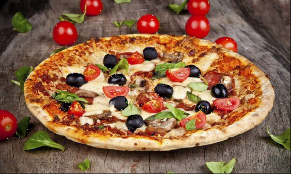 pizza z oliwkami pieczarkami pomidorami